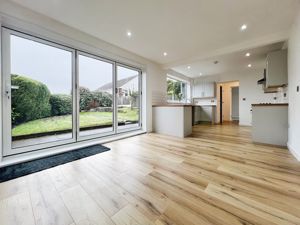 Kitchen diner- click for photo gallery